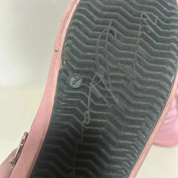 Sneakers - Picture 7 of 7